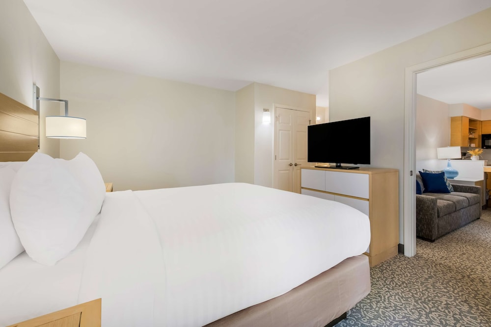Suites Charlotte Arrowood 11/49