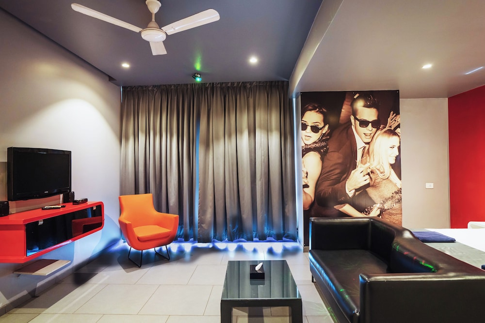 SinQ Party Hotel 27/43