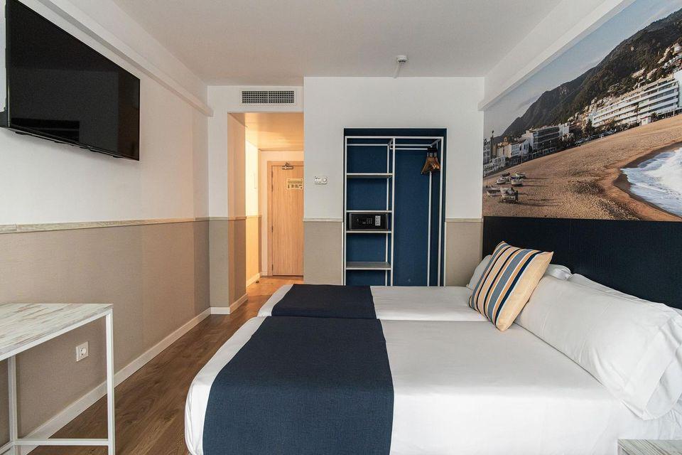 Superior, Single, 2 Double Beds