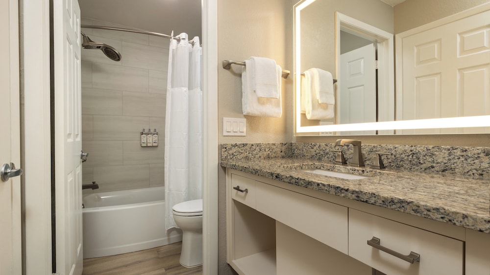 2 Bedrooms, Villa, King Bed, 2 Queen Beds, Holiday Inn Club Vacations at Orange Lake Resort 18/20