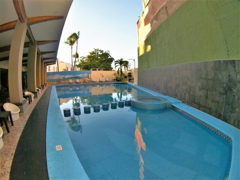Playa Bonita Hotel 20/40