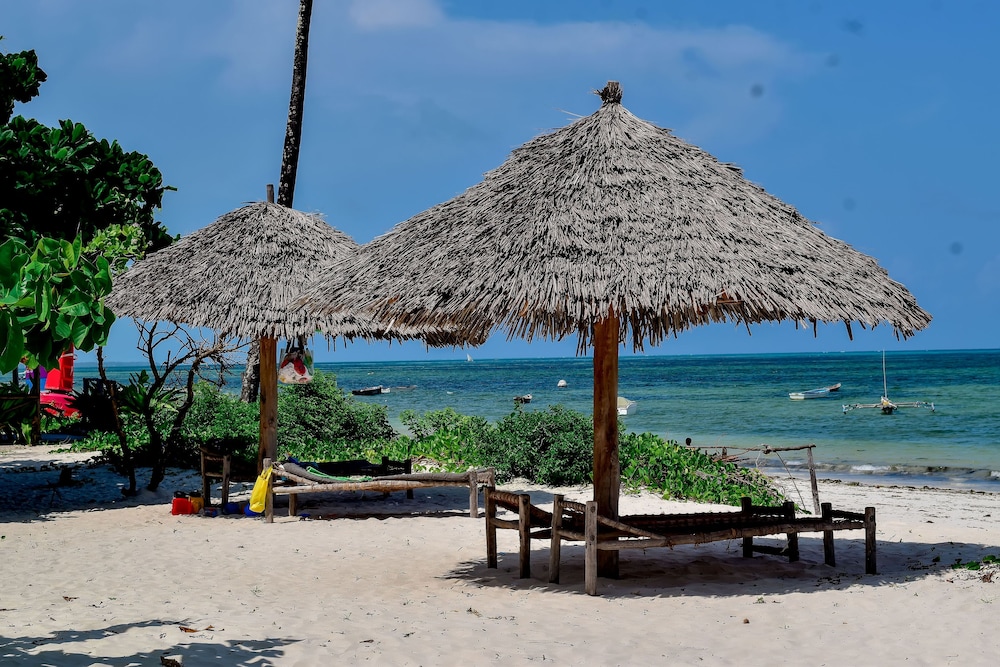 Blue Earth Beach Bungalows 56/72