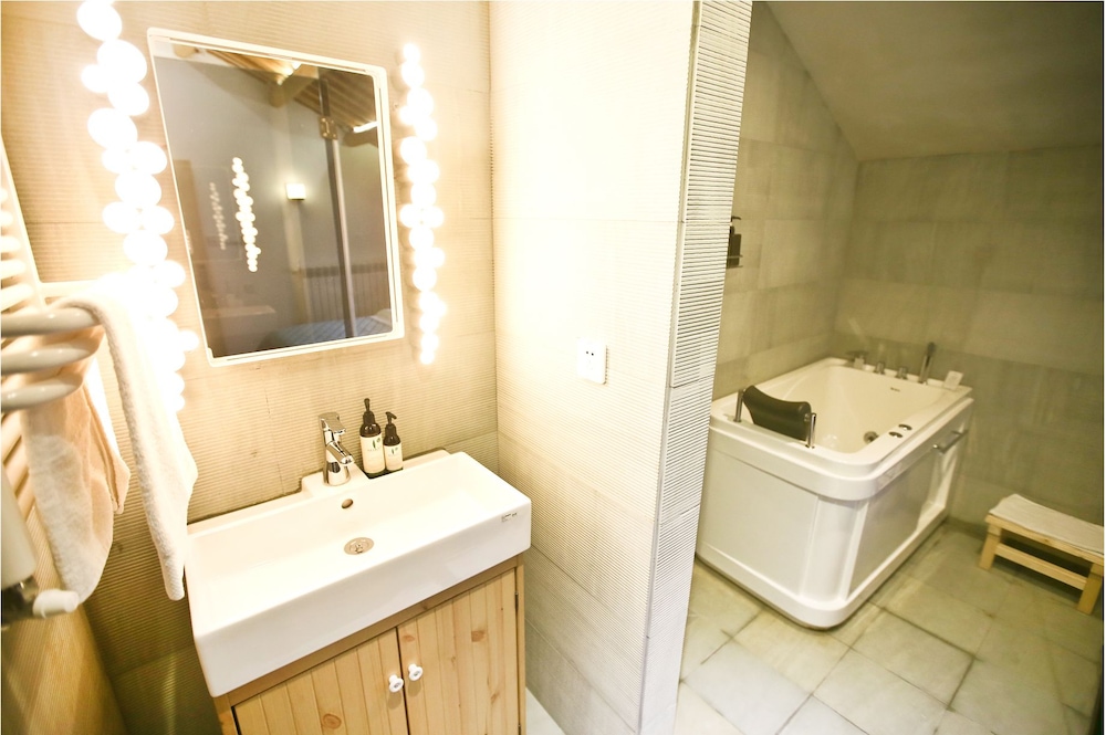 Westlake Longshang Boutique Hotel 35/40