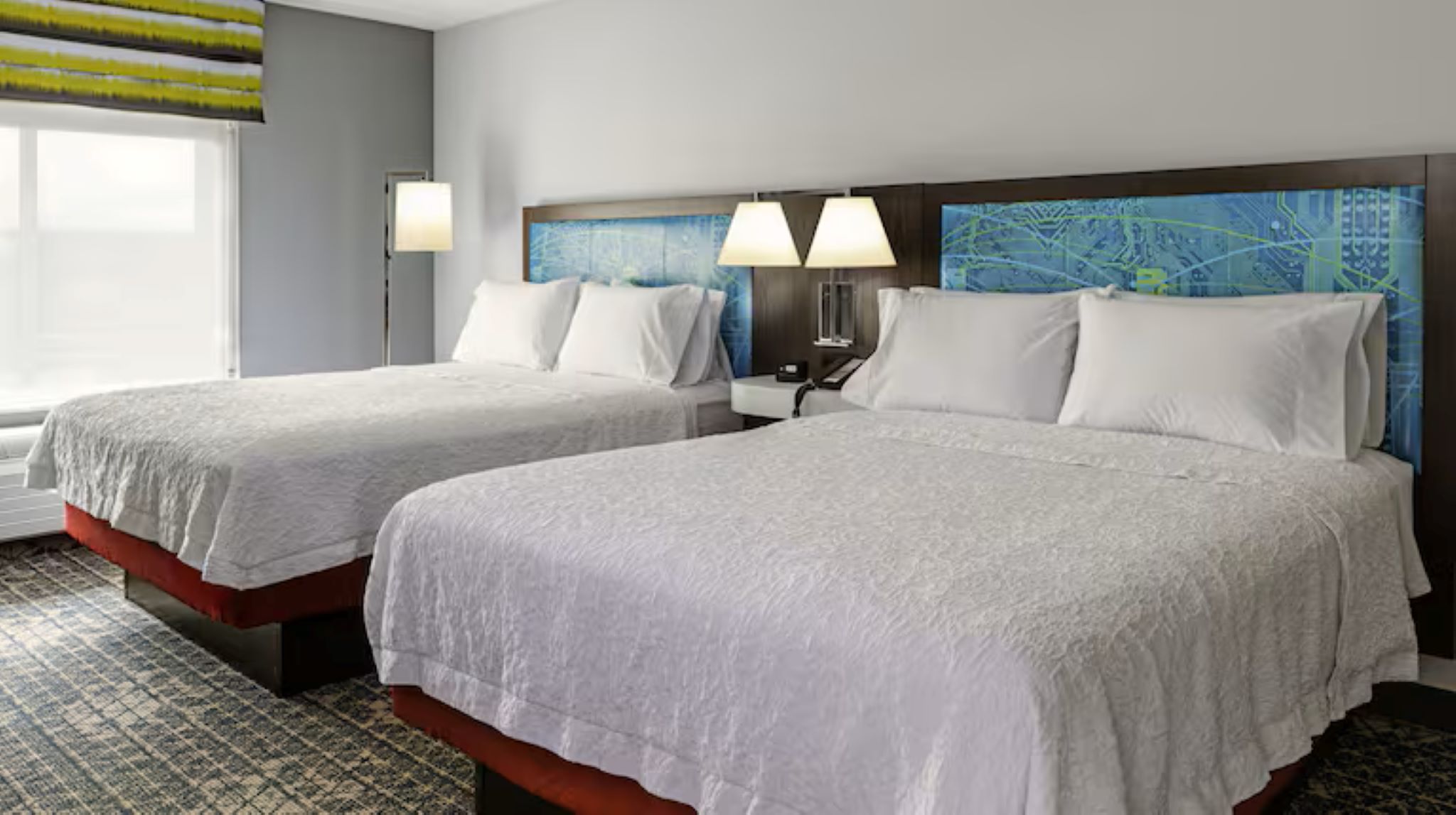 غرفة بسريرين كوين لذوي الإعاقة