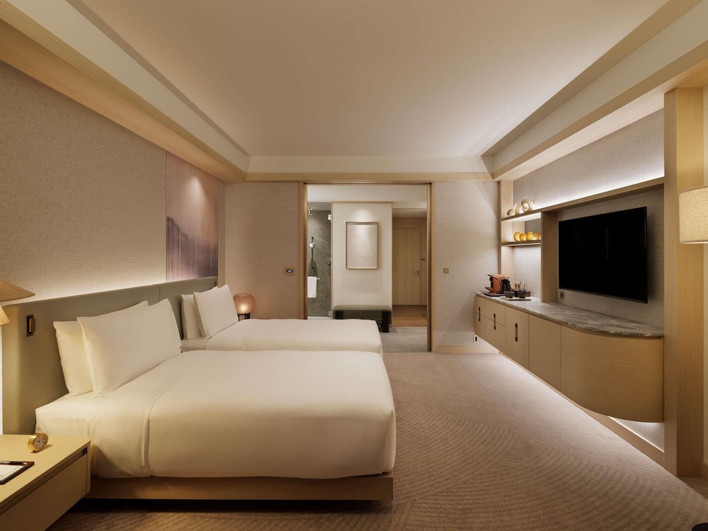 FAIRMONT, TWIN BEDS, BAY VIEW