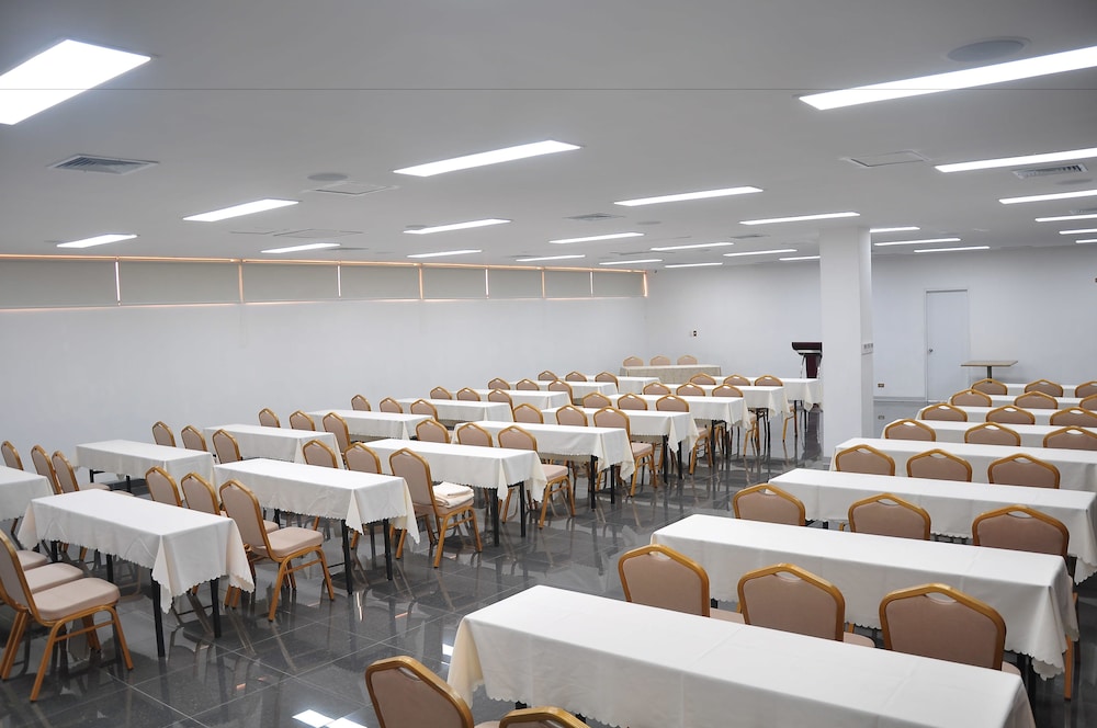 Kingdom Hotel Lima 45/50