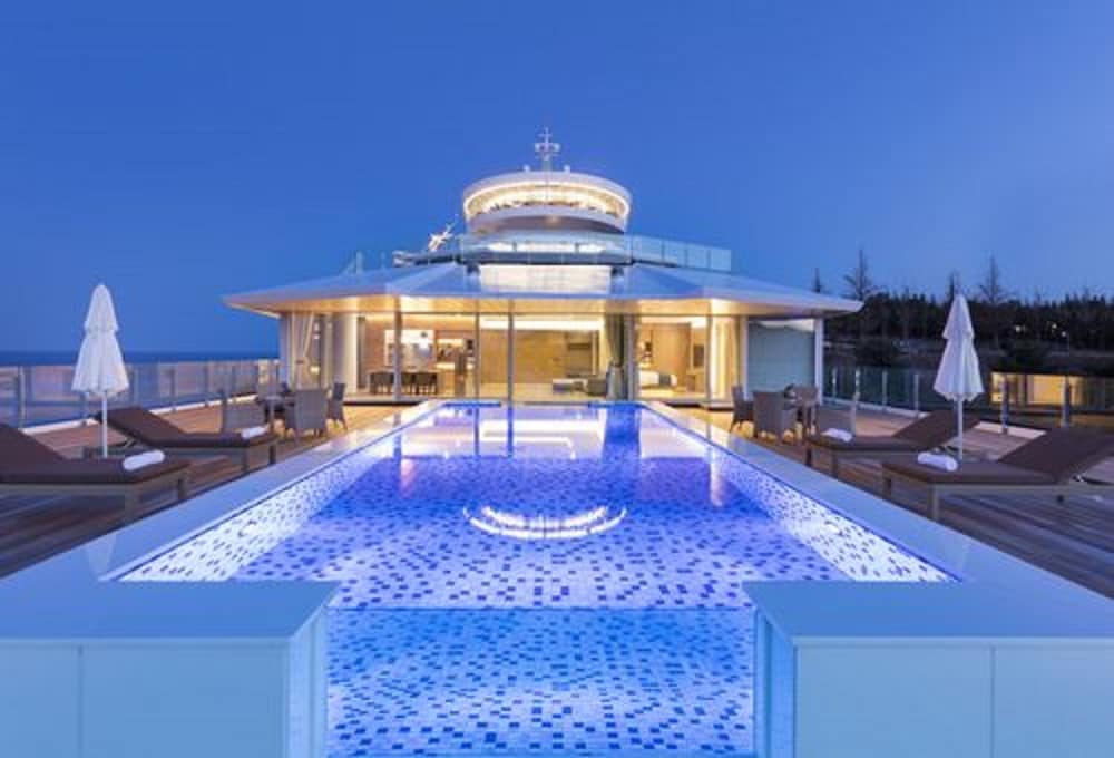 Sun Cruise Resort and Yacht 24/28
