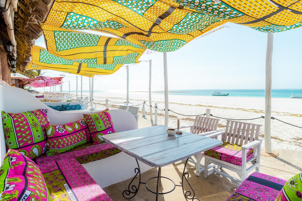 Nomad Beach Resort 48/76