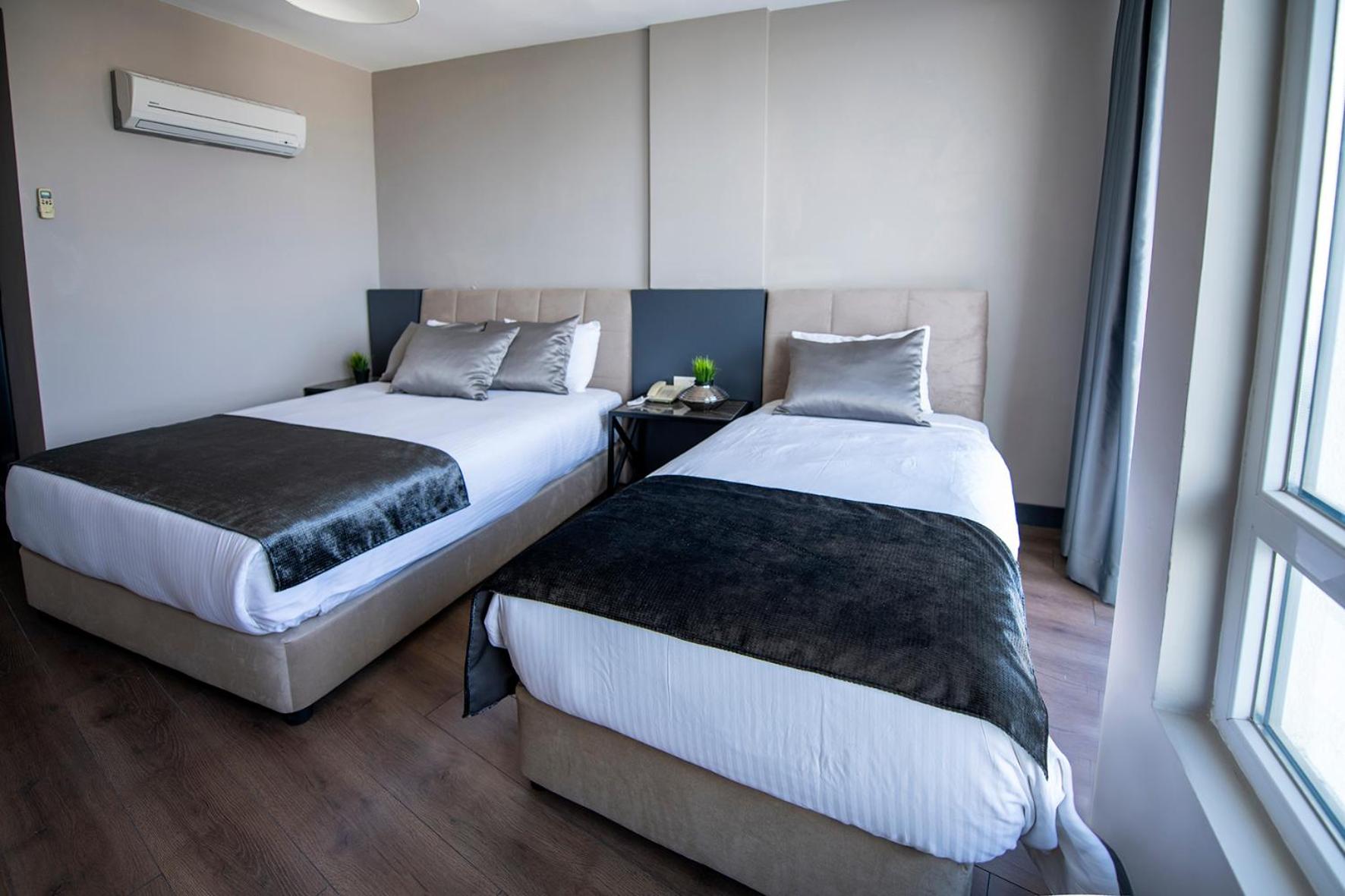 Room, Lateral Side Sea View
