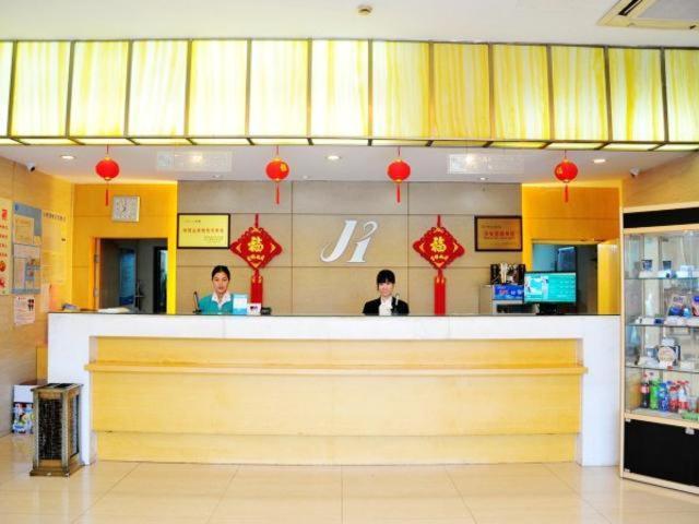 Jinjiang Inn (Wujiang Zhongshan North Road Pedestrian Street) 6/52