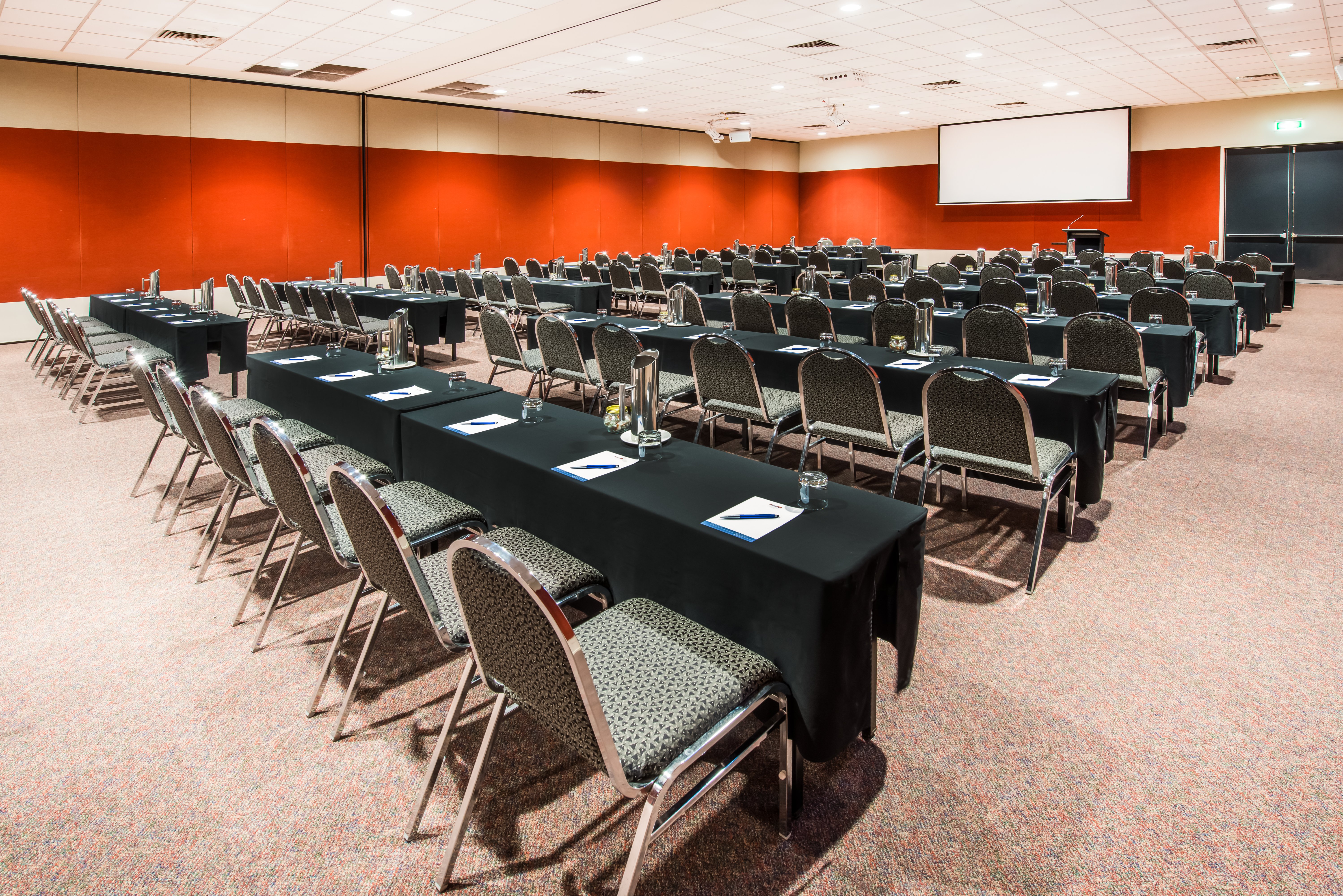 Crowne Plaza Alice Springs Lasseters 46/57