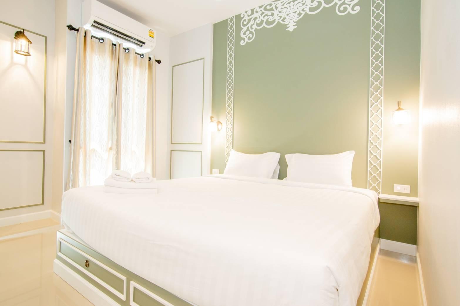 Super, Deluxe, Double Bed