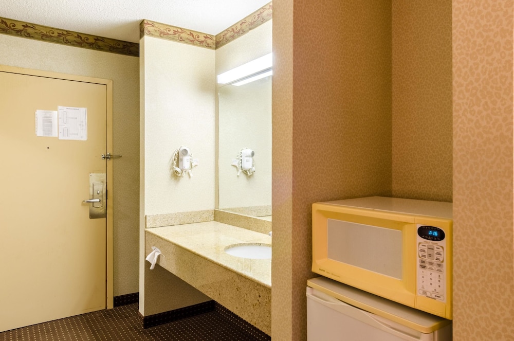 FairBridge Inn Express Pittsfield MA 20/51