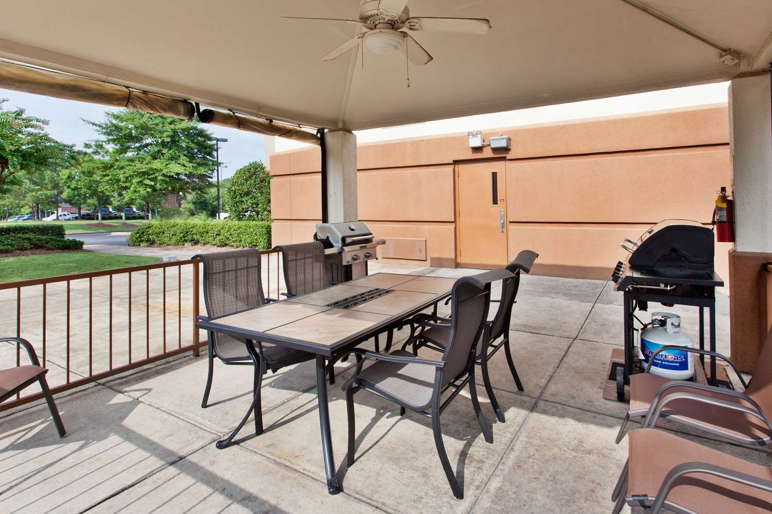Sonesta Simply Suites Birmingham Hoover 6/6