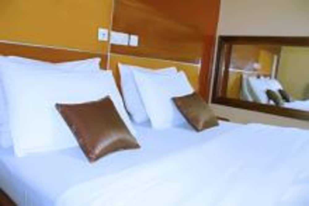 Les Hotels Eulis 4/8
