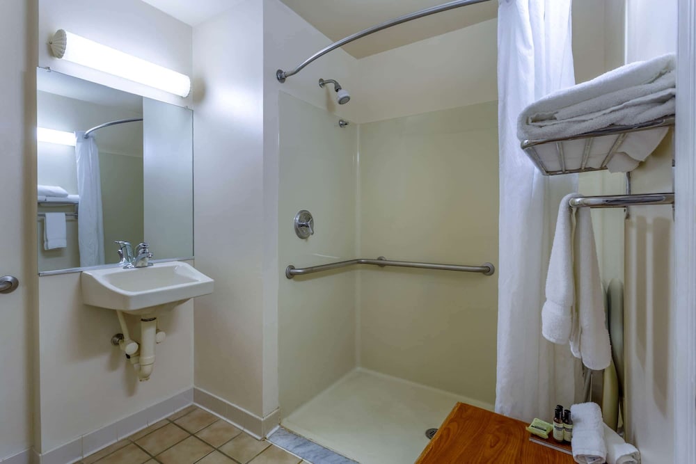 HAWTHORN SUITES BY WYNDHAM ALLENTOWN-FOGELSVILLE 12/46