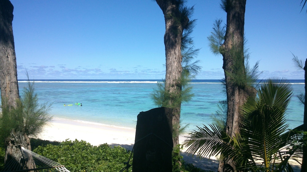 Aroa Beachside Inn 27/47