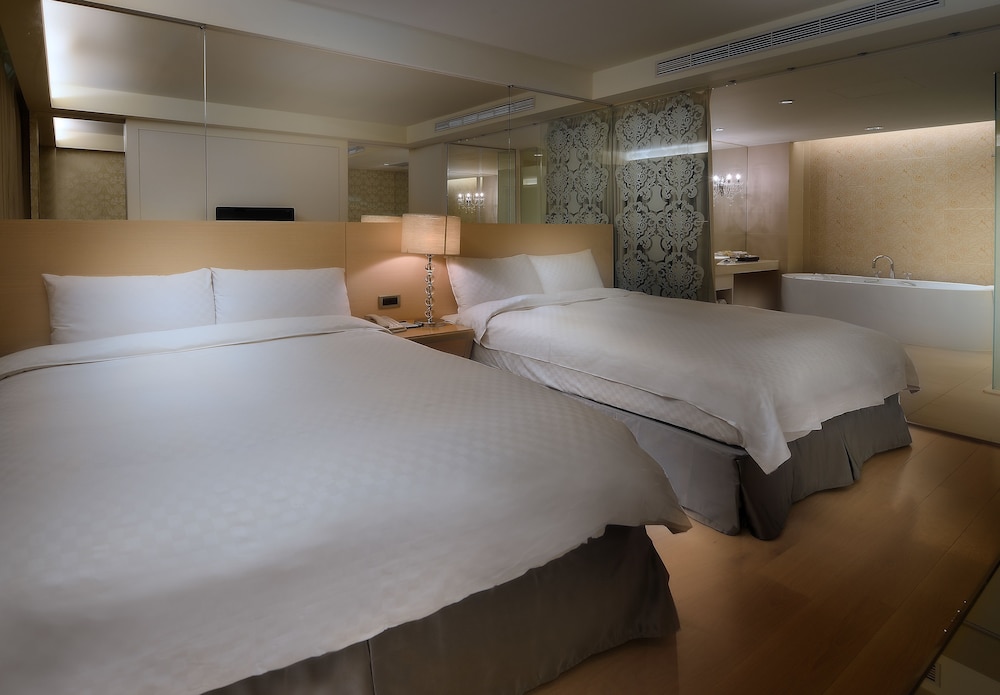 THE CRYSTAL RESORT SUN MOON LAKE 8/50