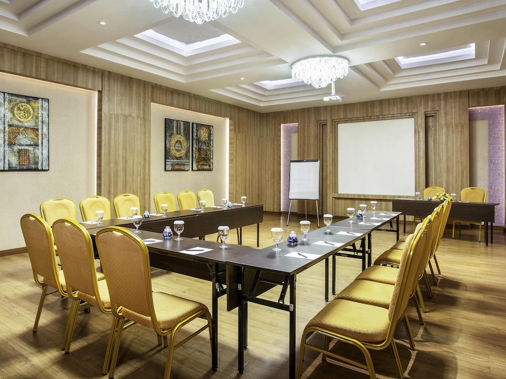 IBIS YOGYAKARTA ADI SUCIPTO 48/54