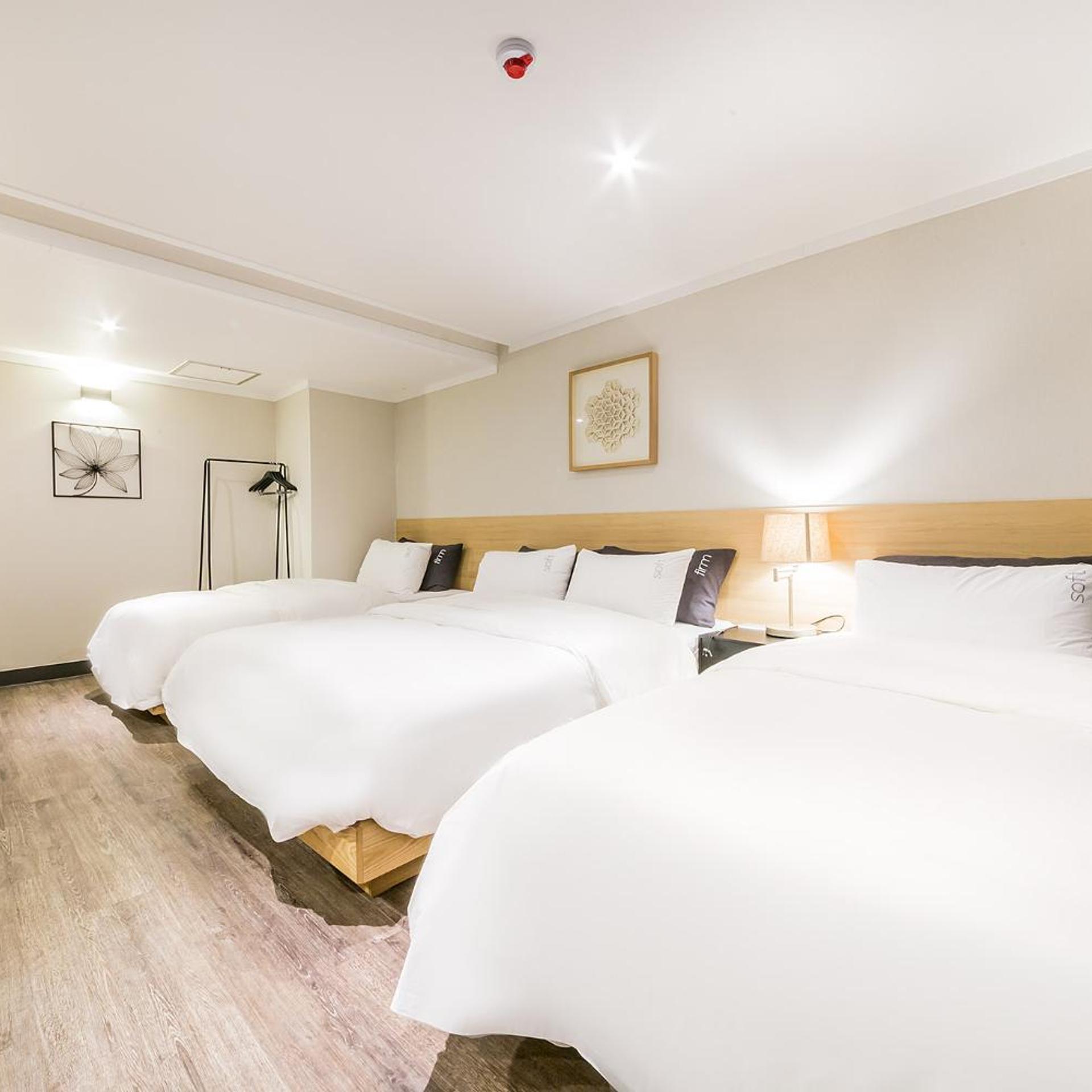 Room, Triple