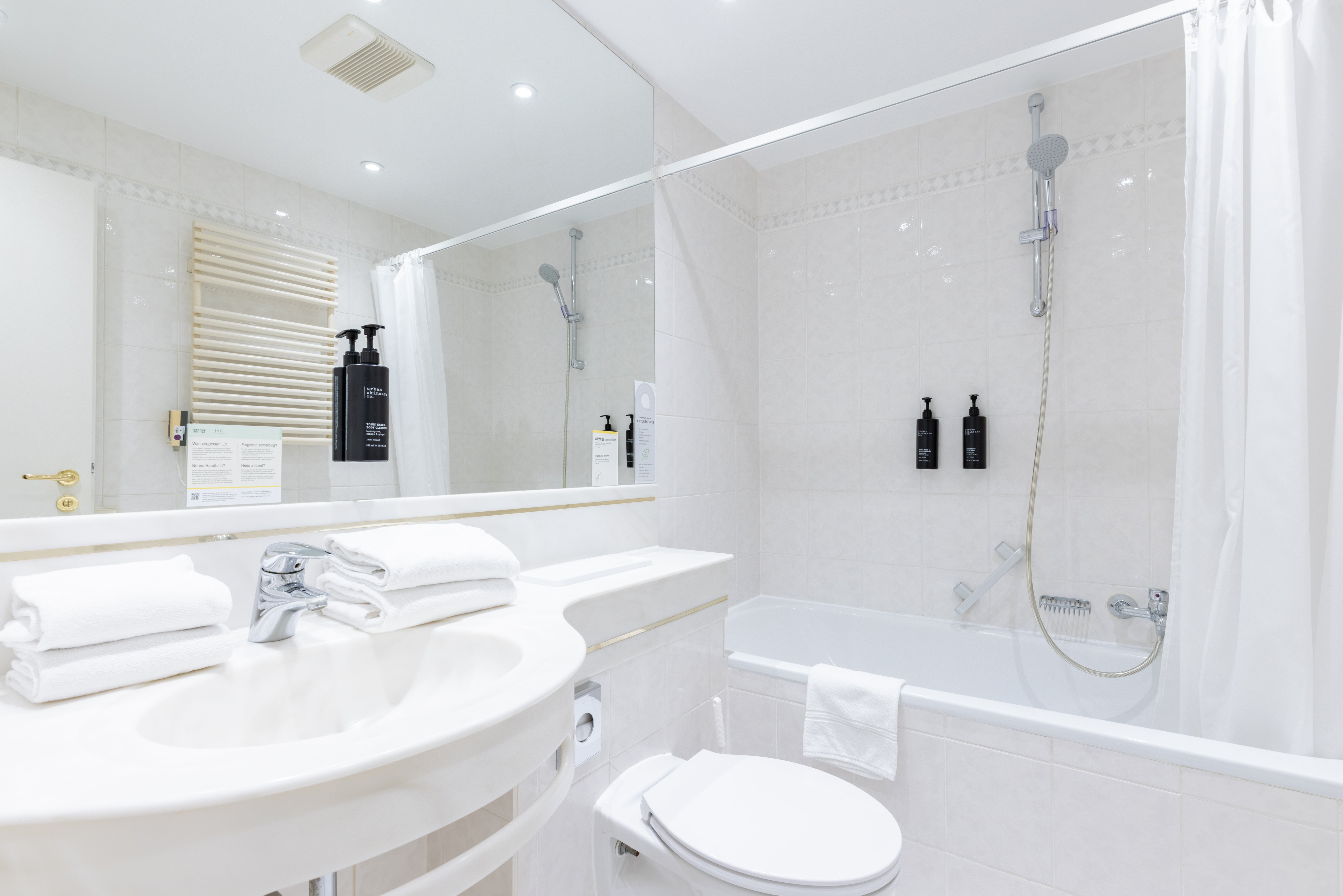 غرفة بريميوم بسرير كوين في الملحق، Garner Hotel Friedrichshafen By IHG 8/9