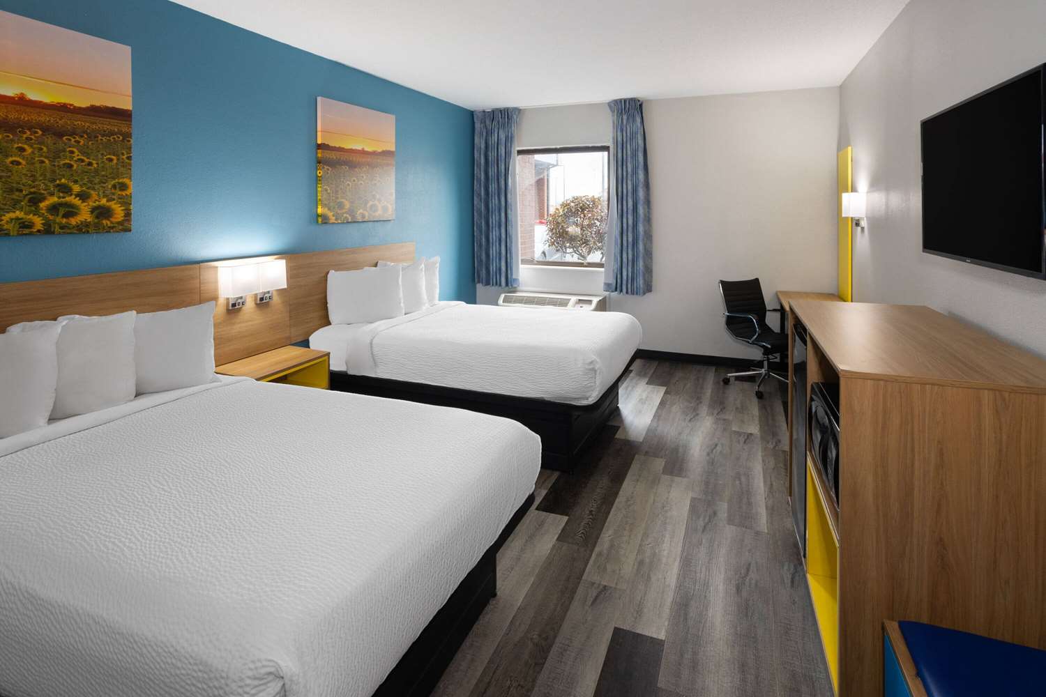 Days Inn & Suites By Wyndham Northwest Indianapolis 12/40