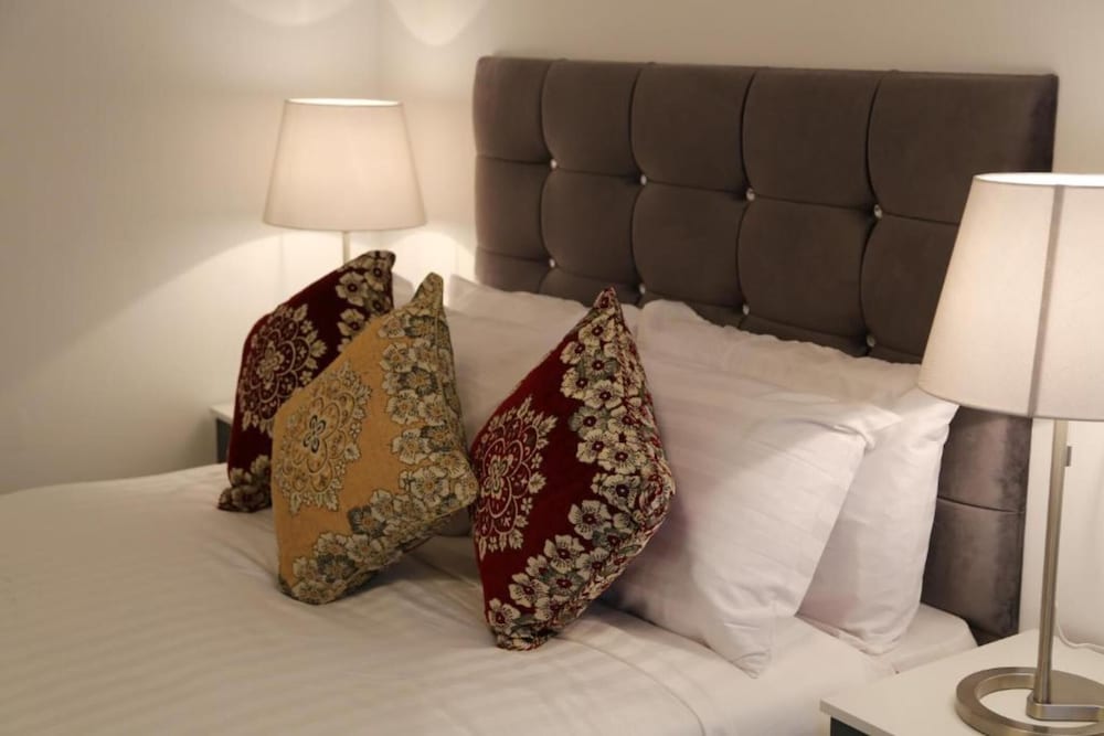 OYO 4 Sisters Inn 12/22