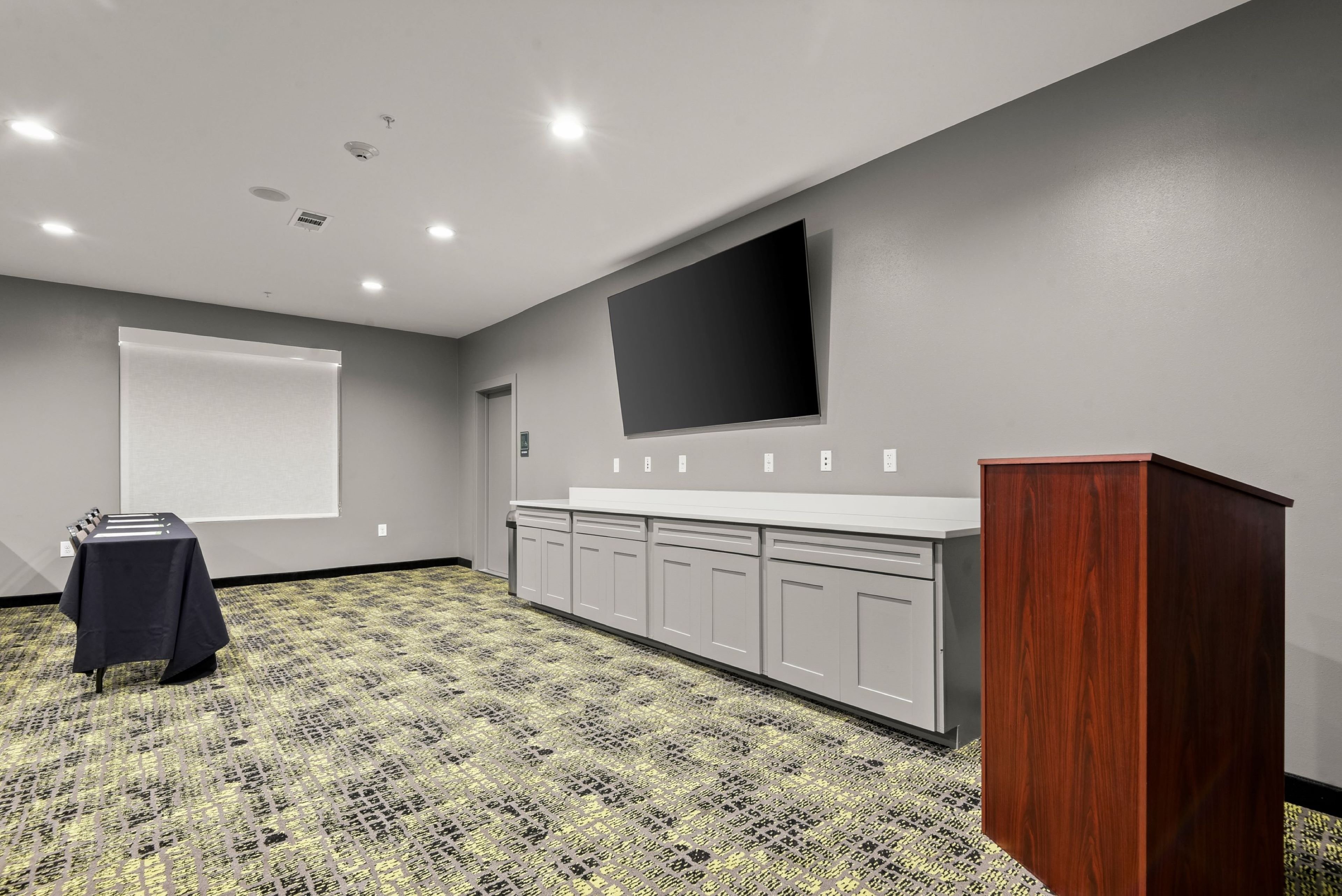 Holiday Inn Gonzales 11/50