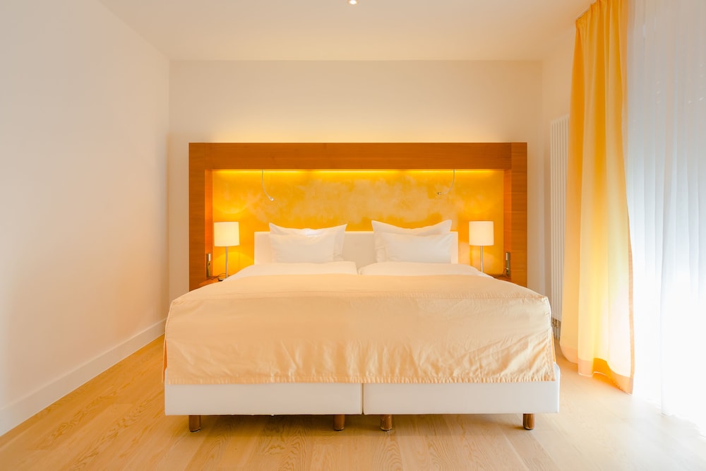 Superior, Suite, King Bed, Street View