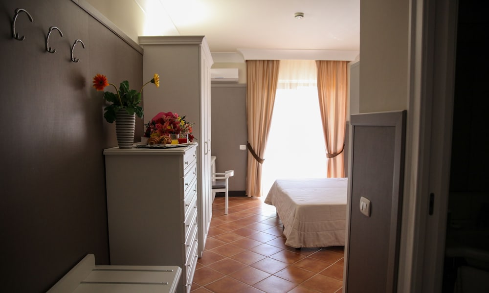 غرفة قياسية بسريرين منفصلين، Baia Di Ulisse Wellness & Spa 5/8