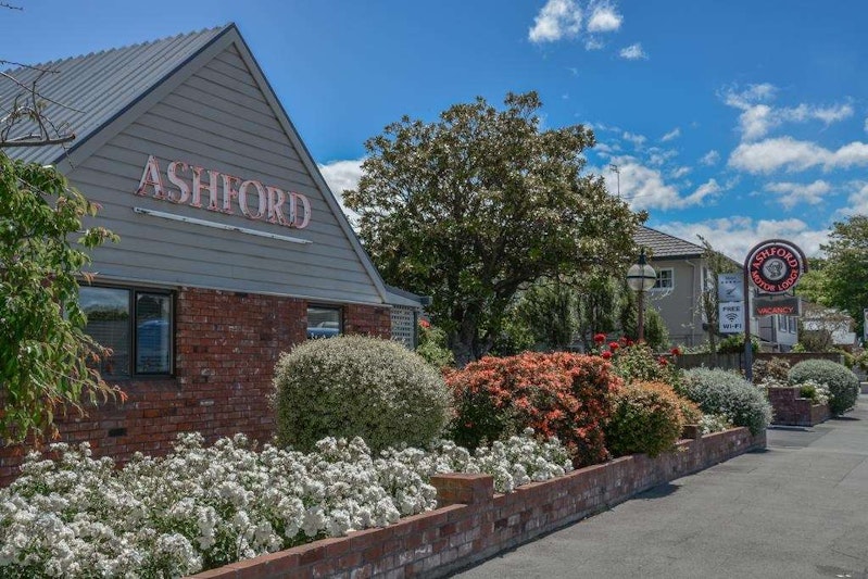 Ashford Motor Lodge 54/57