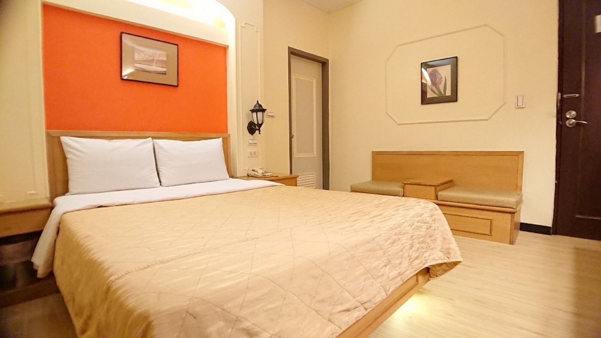 BUSINESS, DOUBLE BED