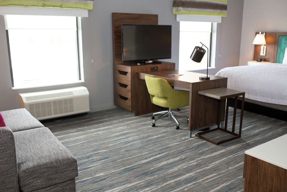 Hampton Inn and Suites Dundee 47/55