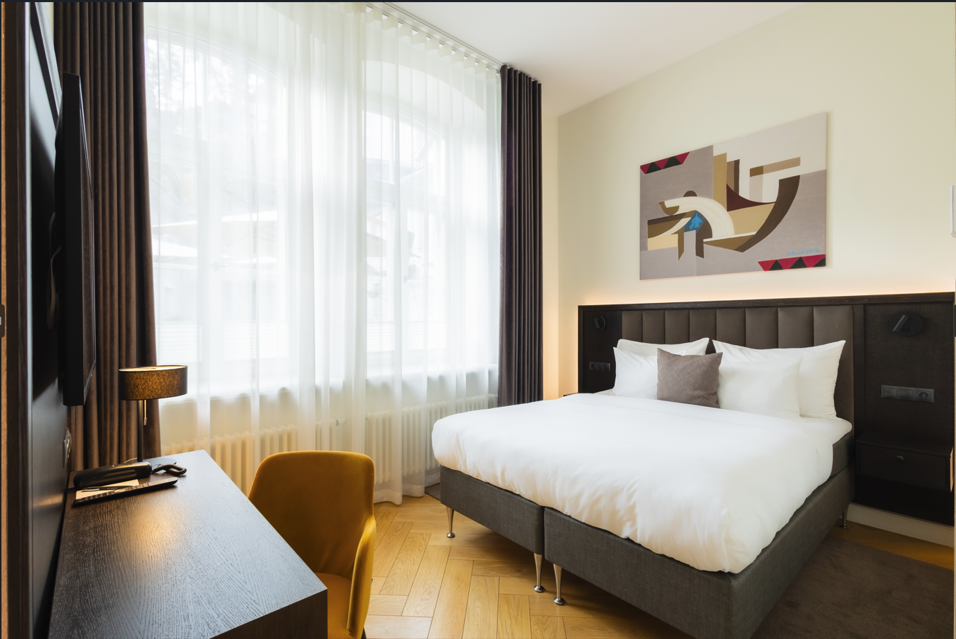 Artists suite with spa access