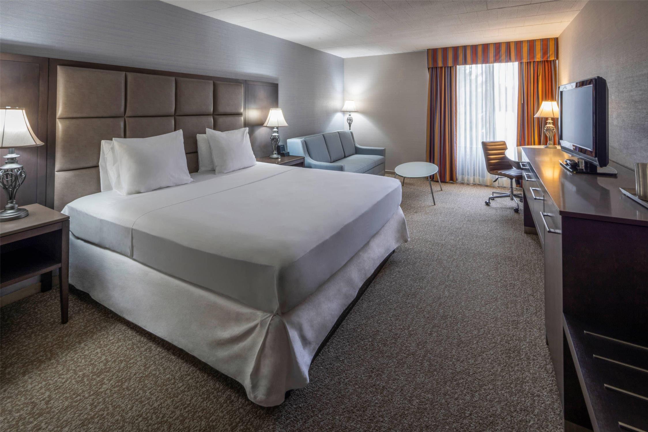 Radisson Hotel Hauppauge-Long Island 4/26