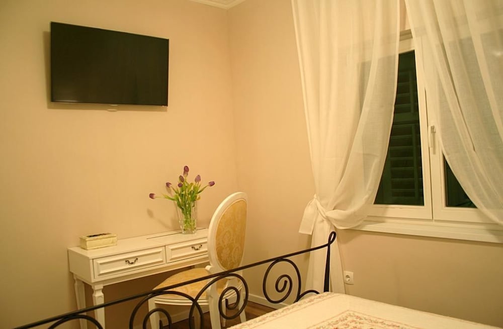 Banica Apartments & Rooms 55/63