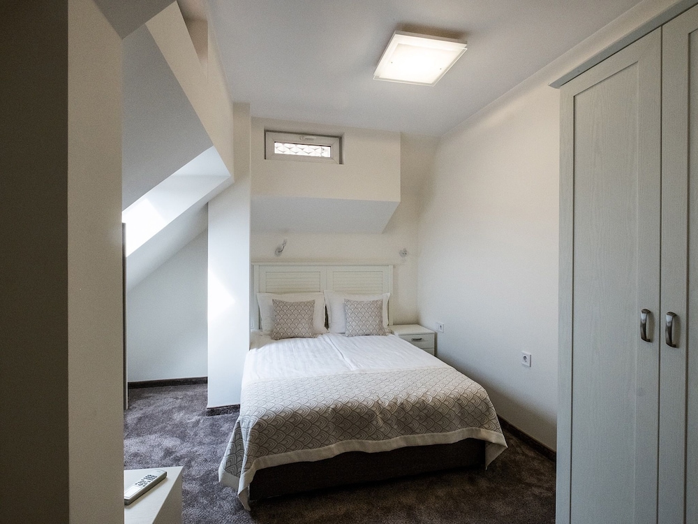 ECONOMY, DOUBLE BED