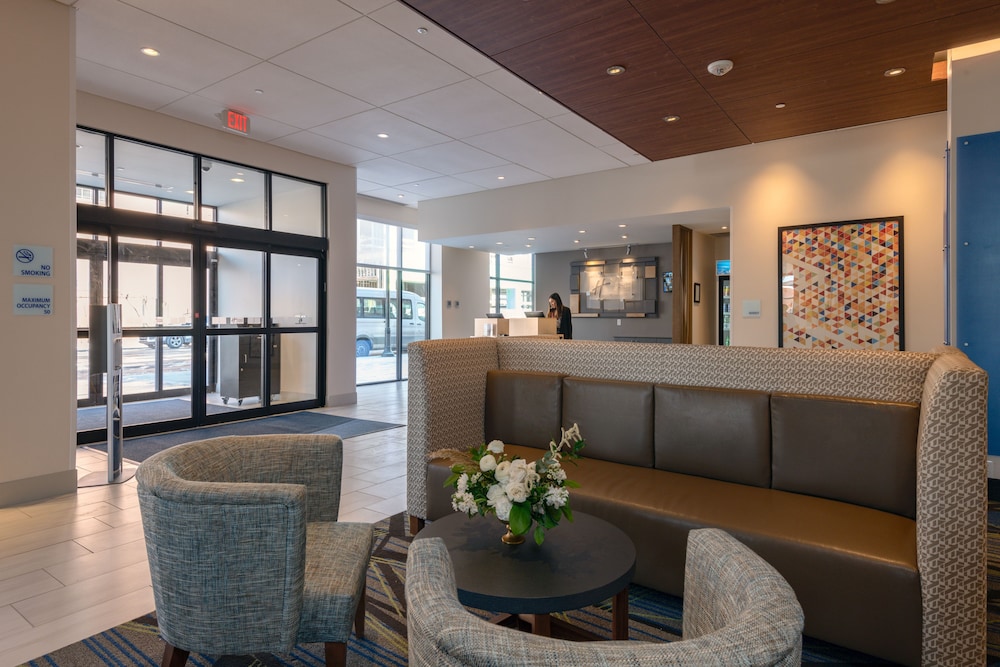 Holiday Inn Express Suites Tulsa Downtown Arts District 9/40