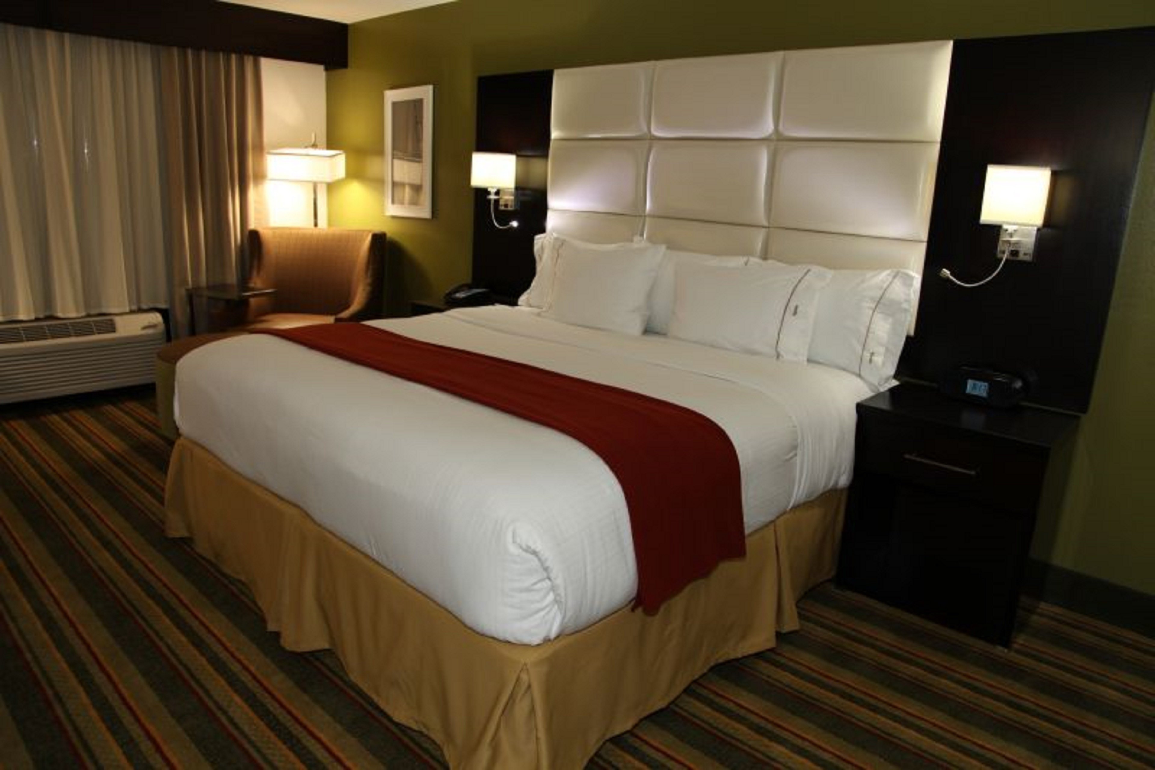 Holiday Inn Express Hotel And Suites Huntsville Airport 18/54