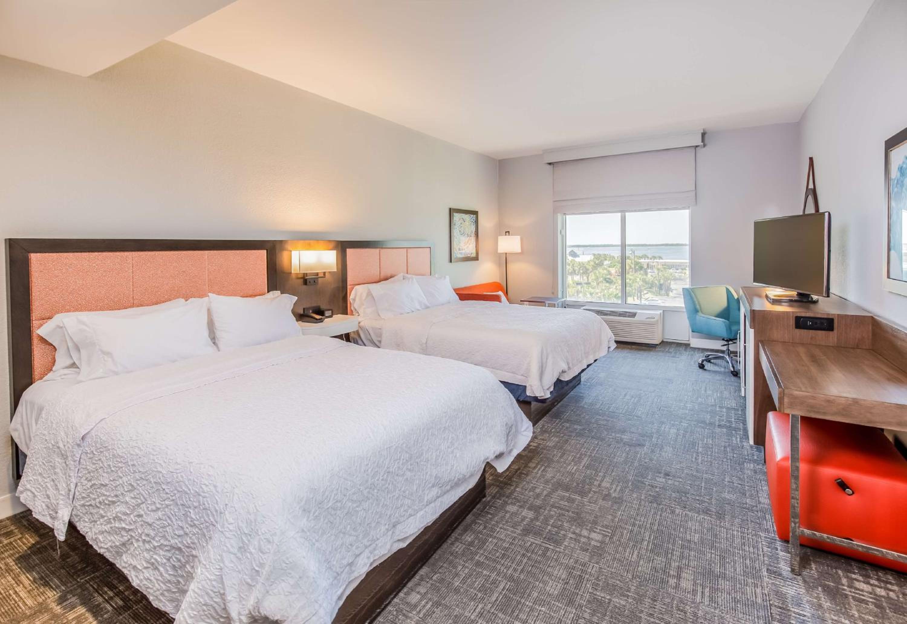 Room, King Bed, 2 Queen Beds, Inland View