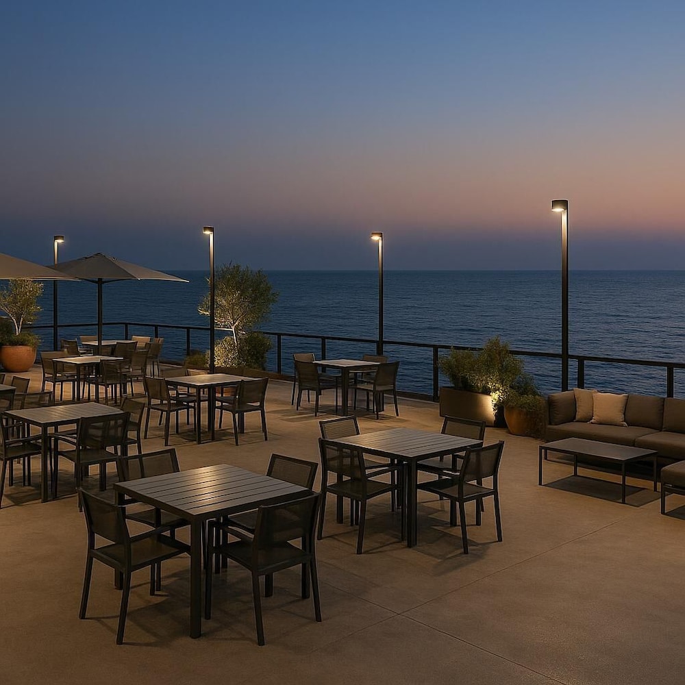 Middle Beach Hotel 44/49