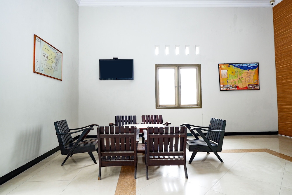 OYO 2436 Hotel Kencana 41/52