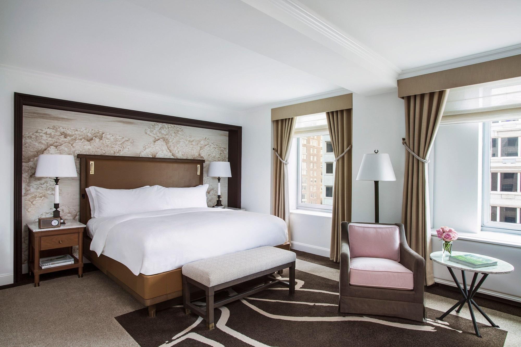 Club, King Bed, Avenue View, Accessible