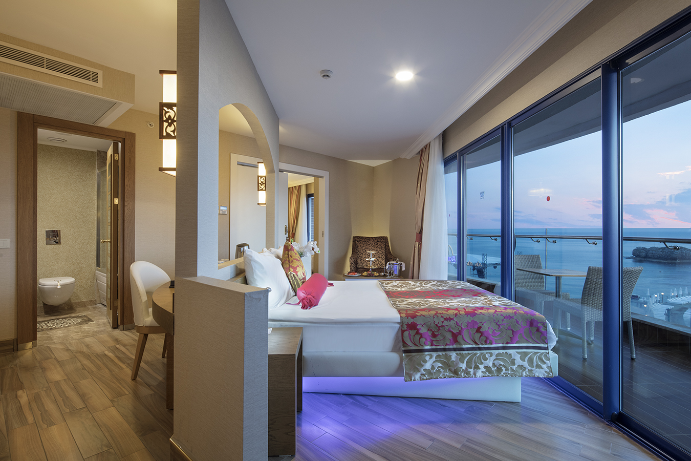 FAMILY ROOM SEA VIEW