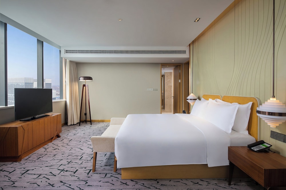 1 Bedroom, Suite, King Bed, Dining Area