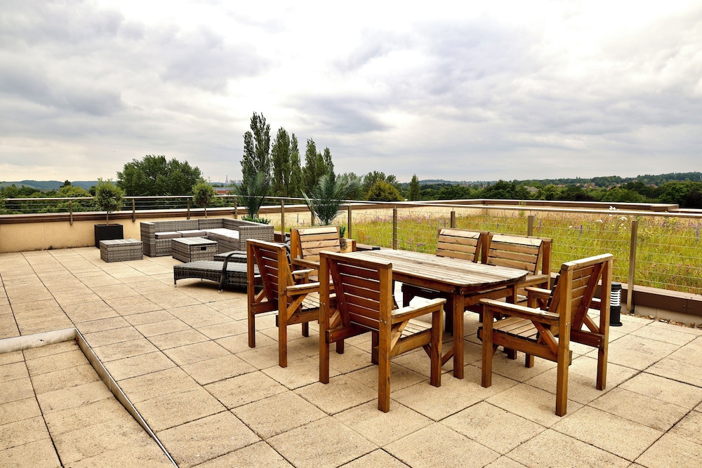The Orchard Hotel Restaurant 49/63