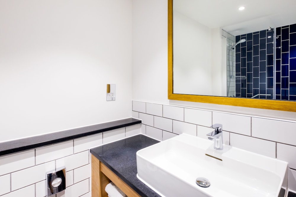 Holiday Inn Reading South M4 Jct11 31/81
