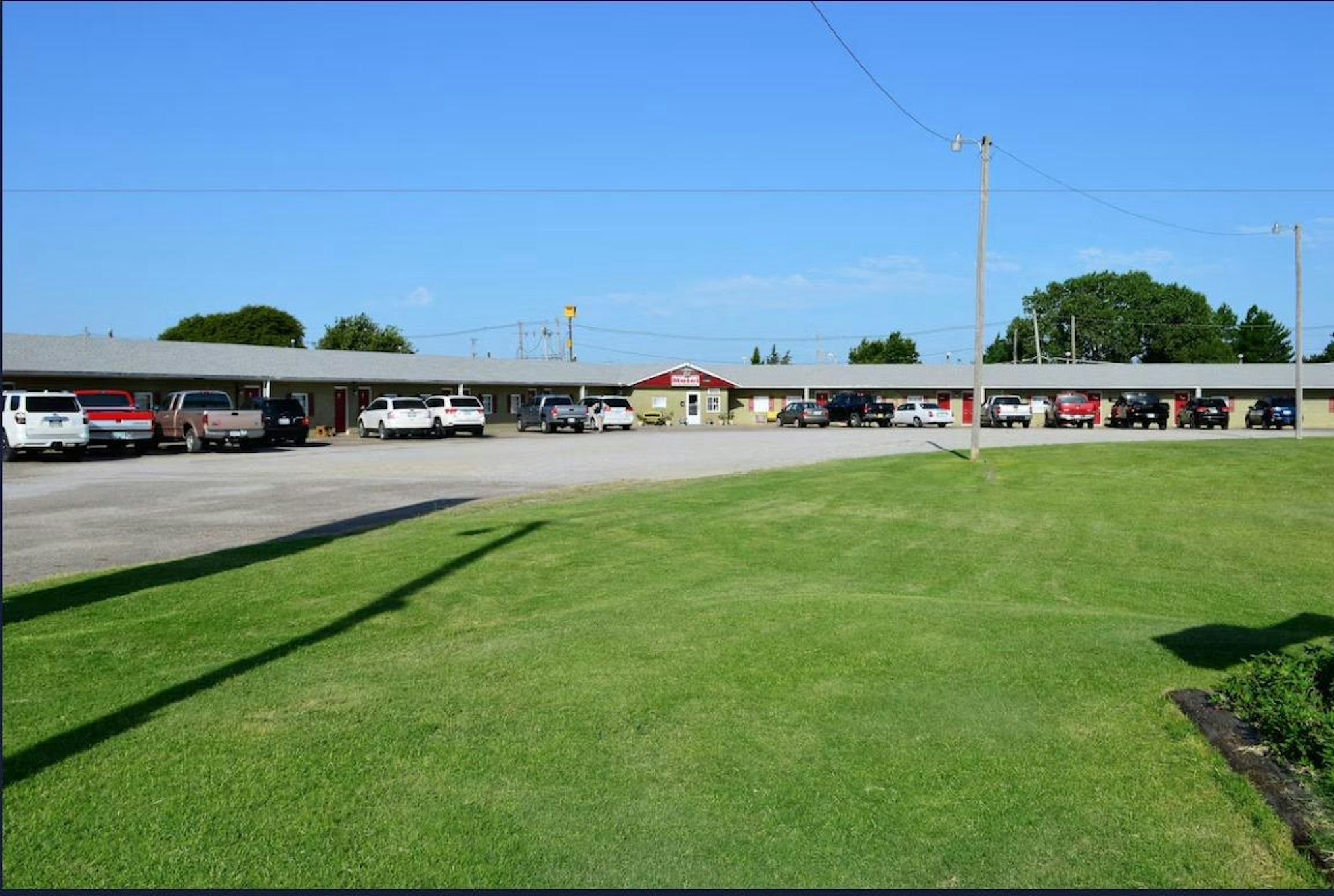 Green Acre Motel by OYO Near Rush County Airport 15/17