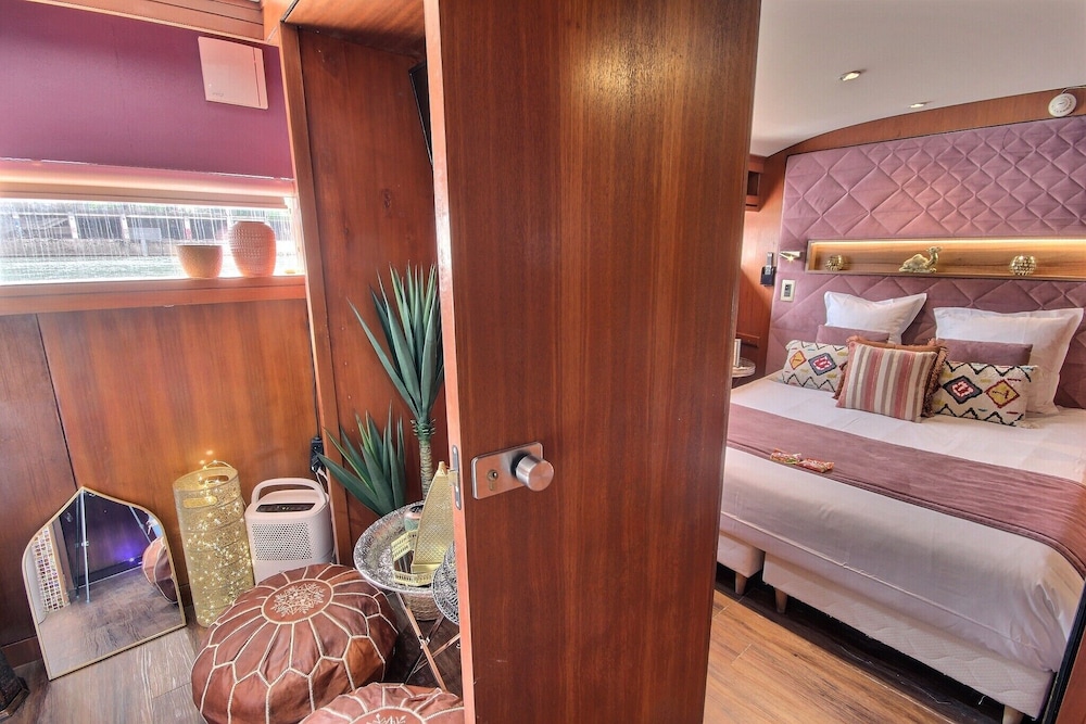 Vip Paris Yacht Hotel 11/50