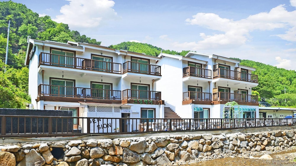 Gyeongju Green Velly Pension 1/26